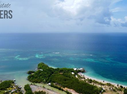 2BD&2BT Wooden Bungalow Diamond Hill Resort, Roatan