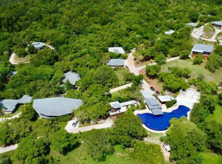 2BD&2BT Wooden Bungalow Diamond Hill Resort, Roatan