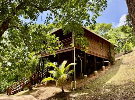 2BD&2BT Wooden Bungalow Diamond Hill Resort, Roatan