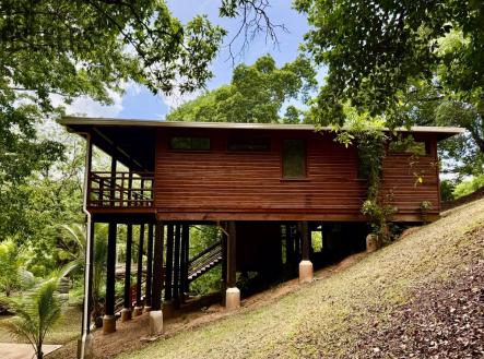 2BD&2BT Wooden Bungalow Diamond Hill Resort, Roatan