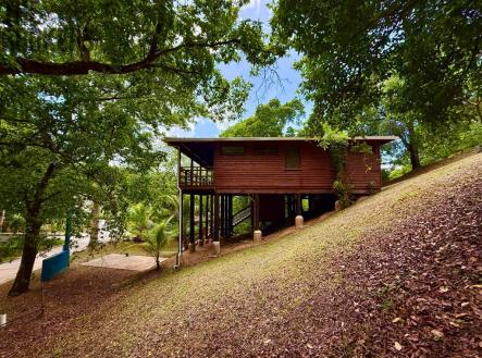 2BD&2BT Wooden Bungalow Diamond Hill Resort, Roatan