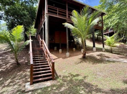 2BD&2BT Wooden Bungalow Diamond Hill Resort, Roatan