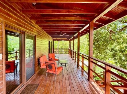 2BD&2BT Wooden Bungalow Diamond Hill Resort, Roatan