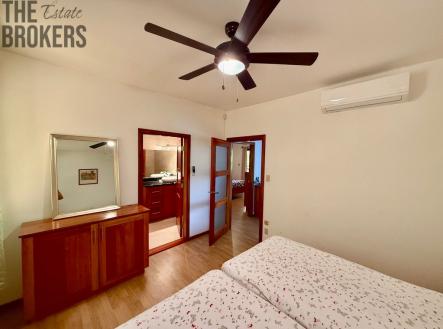 2BD&2BT Wooden Bungalow Diamond Hill Resort, Roatan