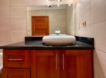 2BD&2BT Wooden Bungalow Diamond Hill Resort, Roatan