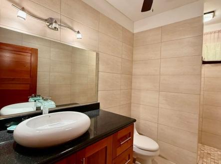 2BD&2BT Wooden Bungalow Diamond Hill Resort, Roatan