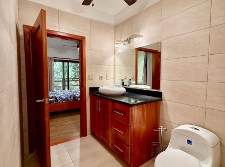 2BD&2BT Wooden Bungalow Diamond Hill Resort, Roatan