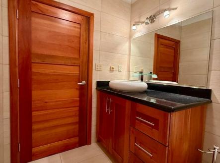 2BD&2BT Wooden Bungalow Diamond Hill Resort, Roatan