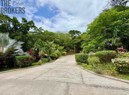 2BD&2BT Wooden Bungalow Diamond Hill Resort, Roatan
