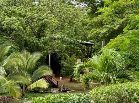 2BD&2BT Wooden Bungalow Diamond Hill Resort, Roatan