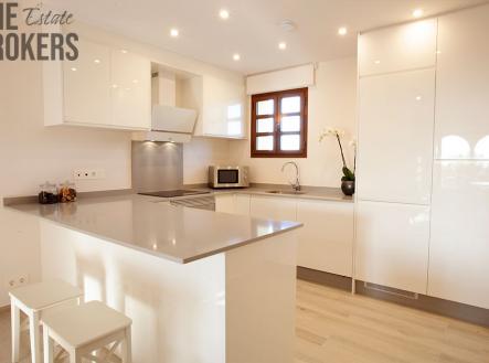353-las-sierras-apartment-06.jpg