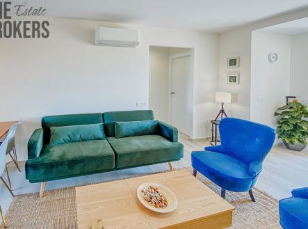 154-las-sierras-apartment-02b.jpg