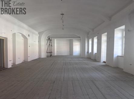 Pronájem kanceláře, 370 m²