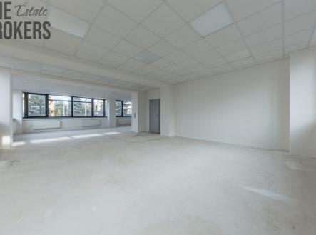 Pronájem kanceláře, 375 m²