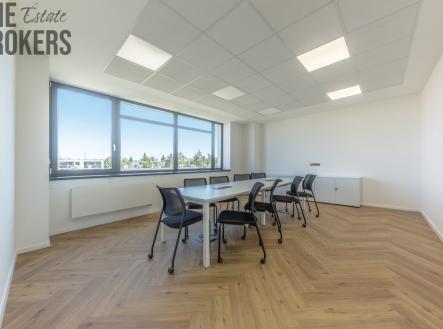 Pronájem kanceláře, 375 m²