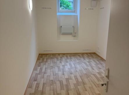 1749051446-kotjgqrhct-img-7855