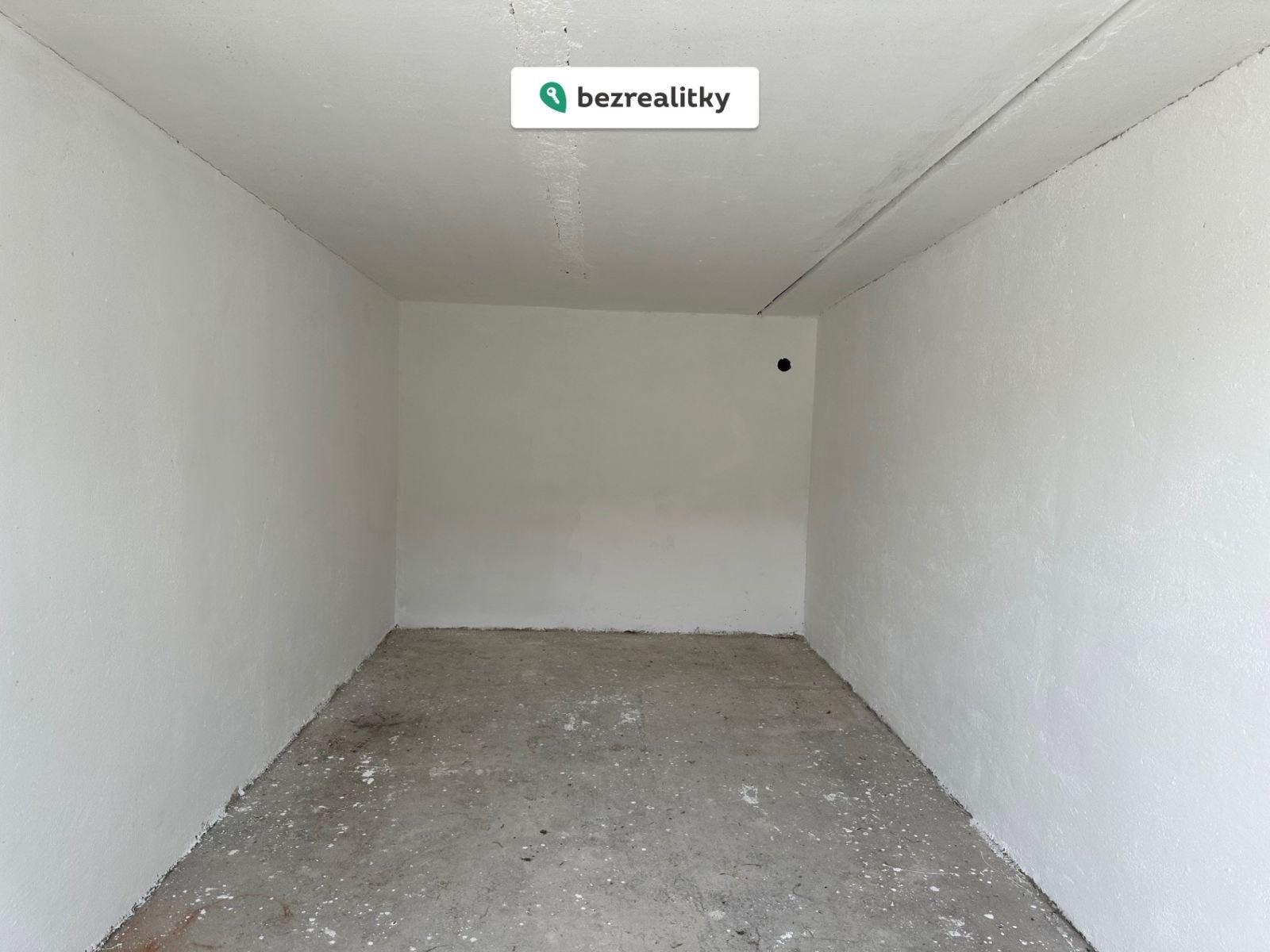 1750235592-uzzoiahzqr-gar-c3-a1-c5-be-pohled-uvnit-c5-99-2