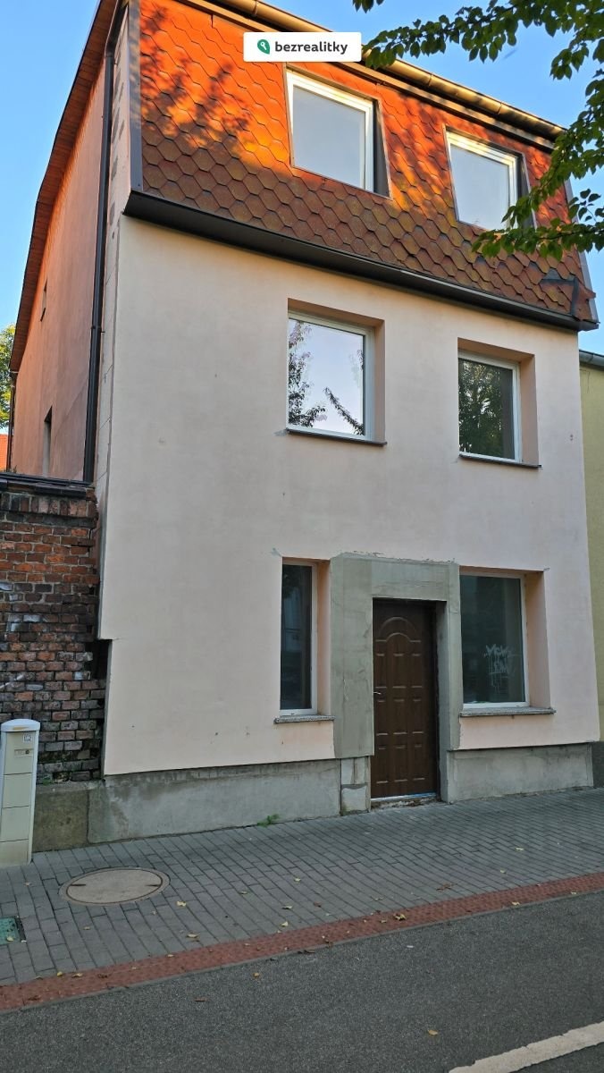 1756910223-sthksgwplf-01-pohled-z-ulice-stromo-c5-99adn-c3-ad