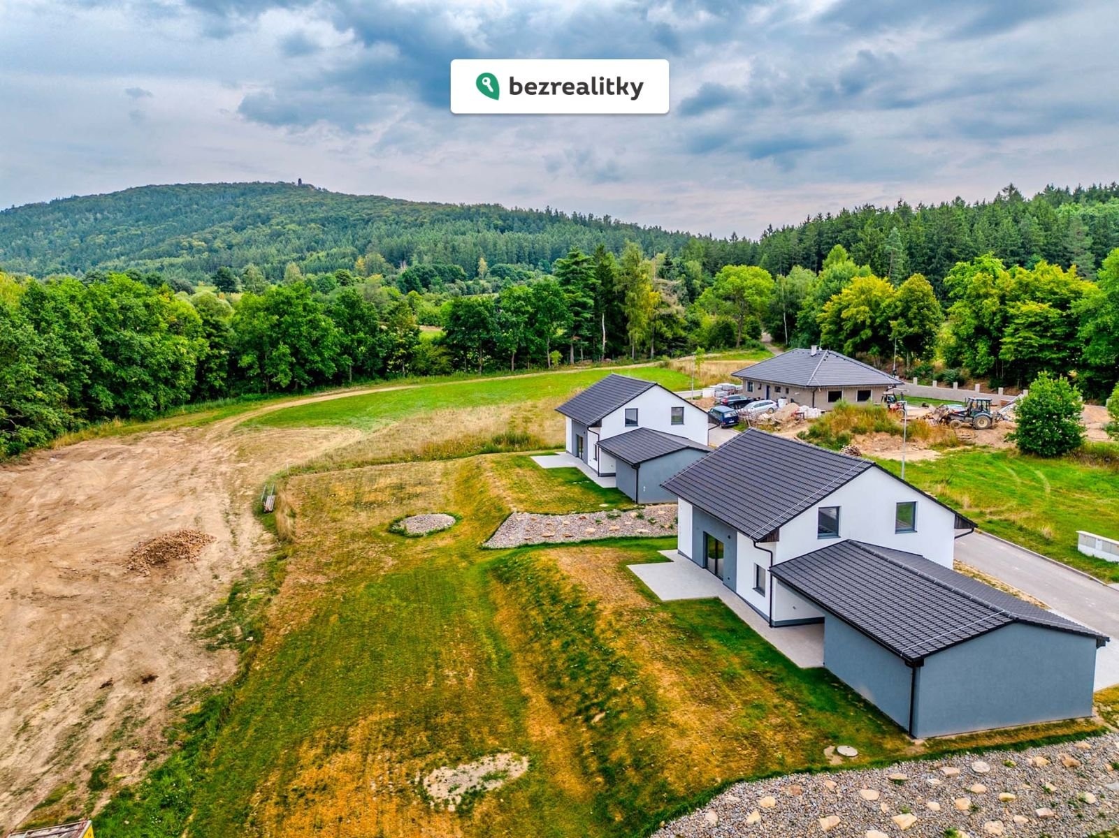 1757330688-hypqtaopbz-dum5