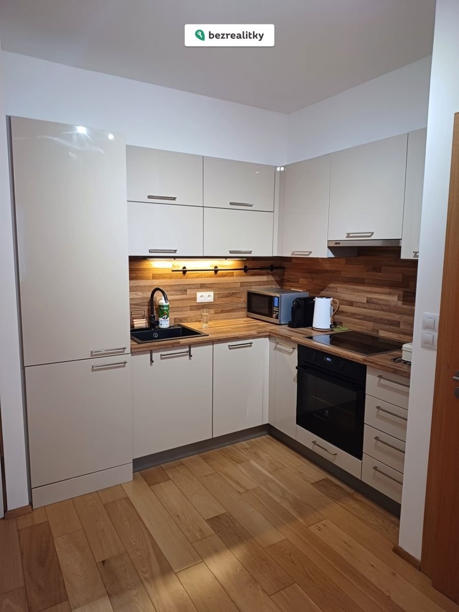 1759320945-jlnomlrugn-20250203-125424