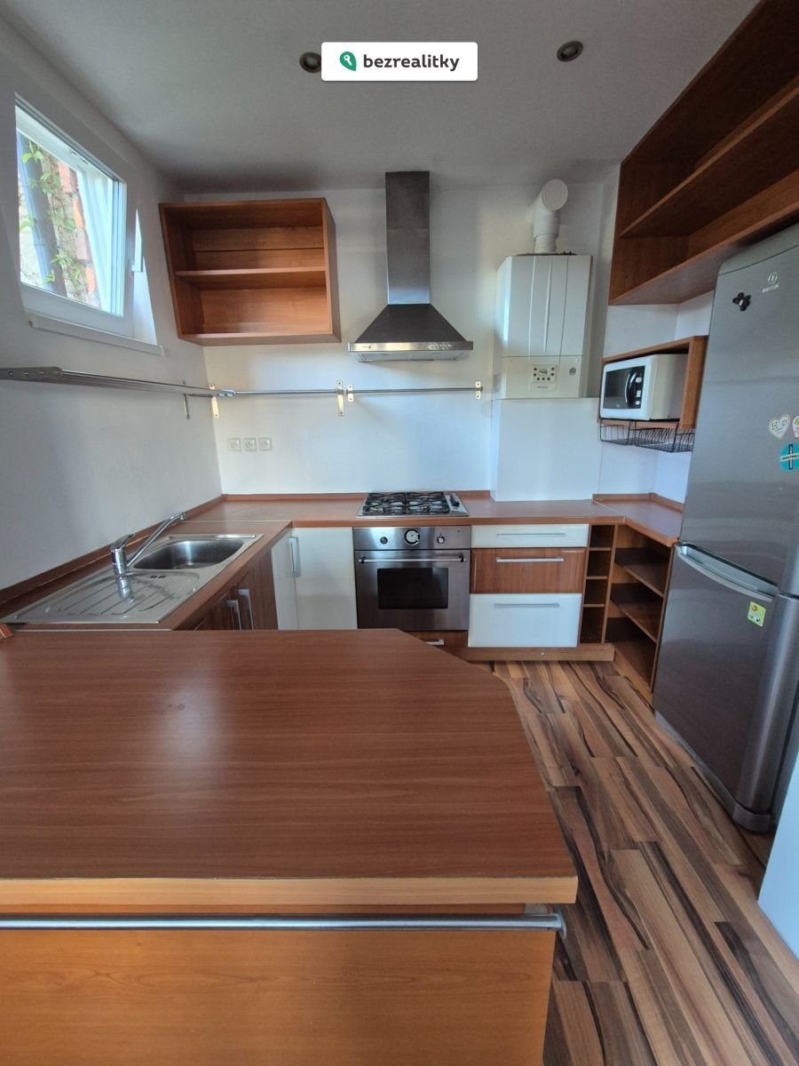 1759427332-jfbfnwnjab-1088554916-20250918-164042-4288154-resized