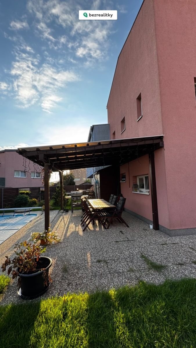 1759743724-qrnyeardon-7a3f82b3-3675-498c-8716-4c4beb804848