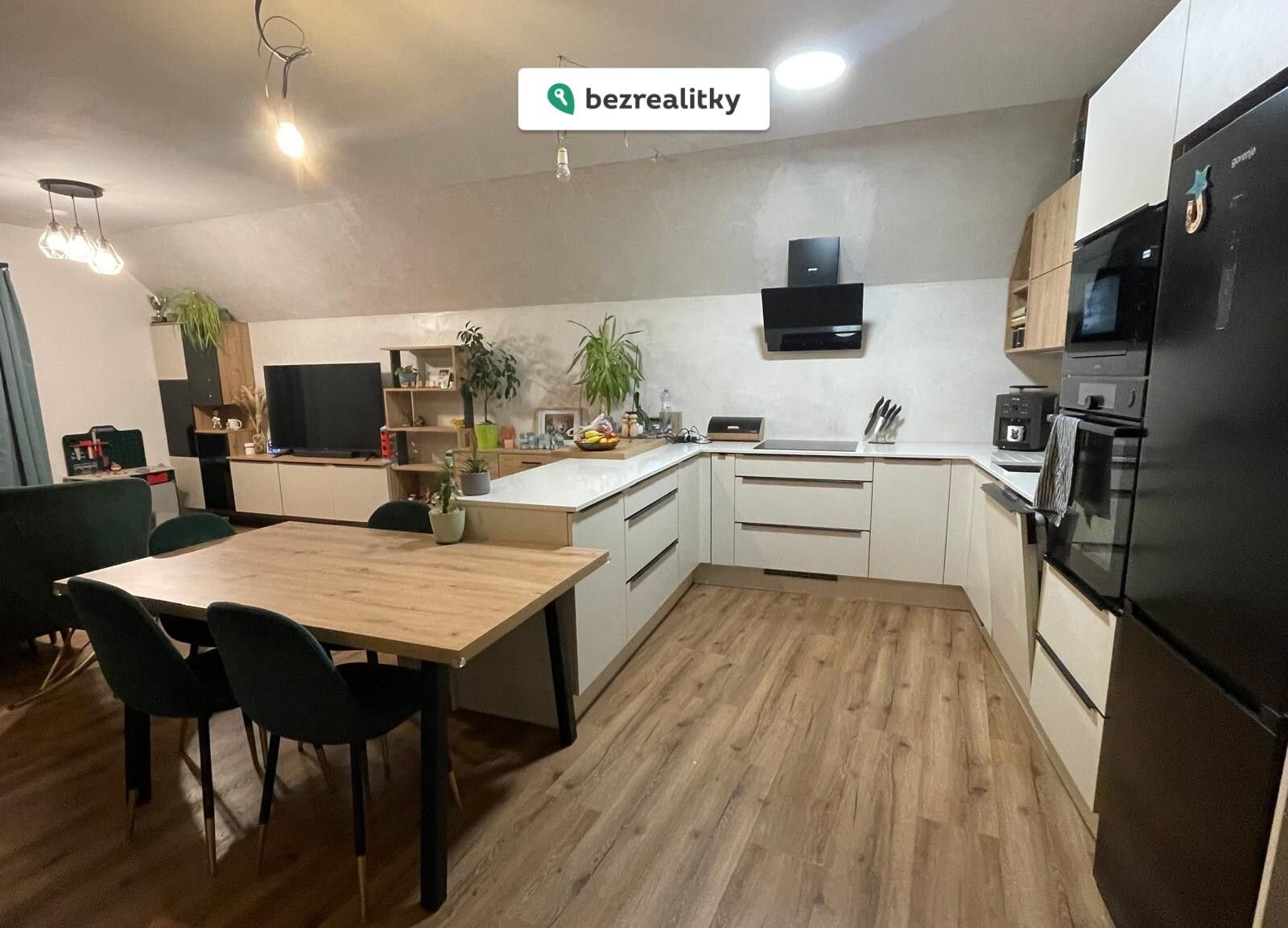 1760384175-sclyyvsjgq-obr-c3-a1zek-whatsapp-2c-2025-10-13-v-14-57-23-71d86039