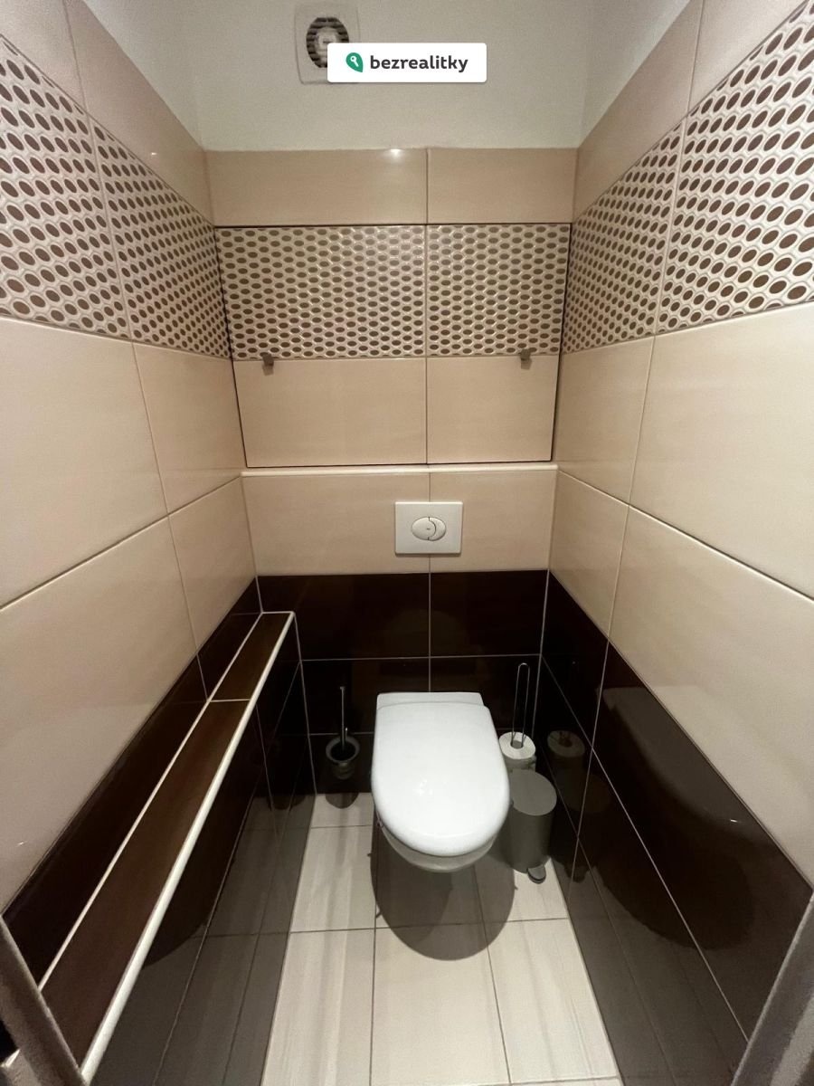 1760975018-ucfzffdkex-toaleta