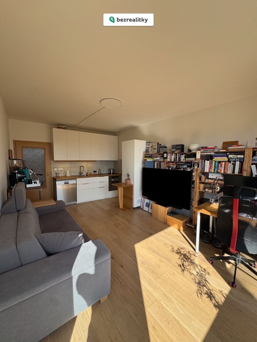 1761021292-afpwhtdfbm-2025-univerzitni-selling-1-of-17