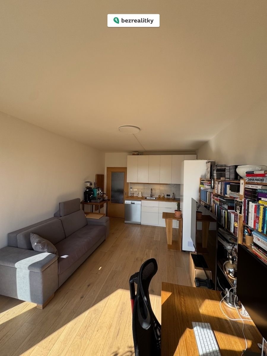 1761021292-iplyluzvuh-2025-univerzitni-selling-2-of-17