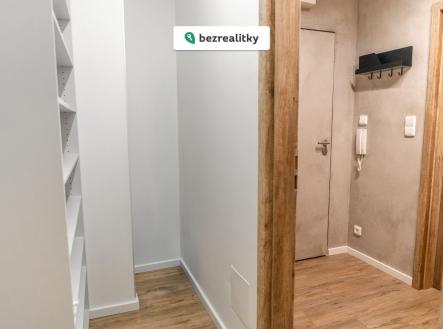 1763466499-bzabrlzqdn-1-2827-29