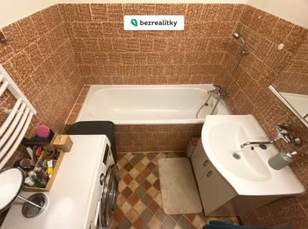 1761663267-fjdjzkixqb-1000049289