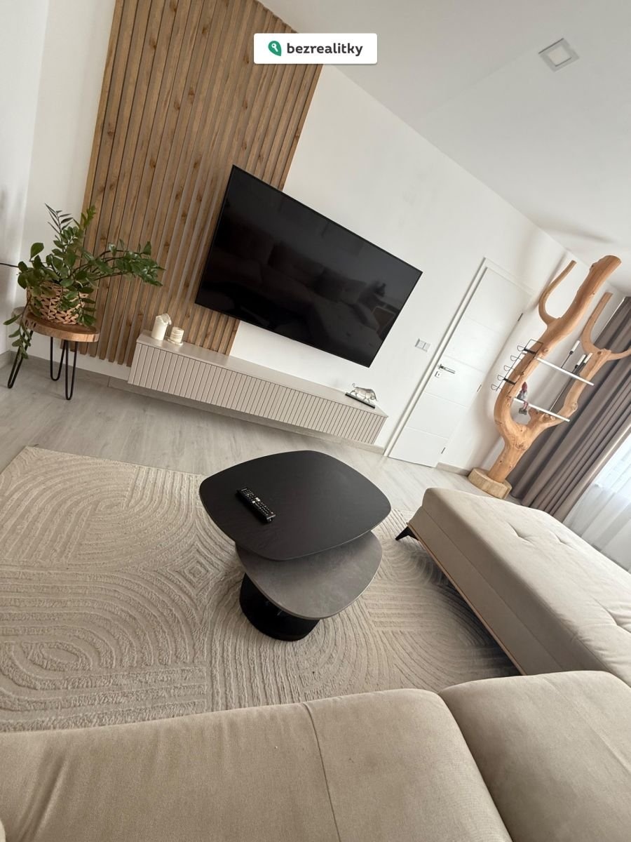 1761138002-lxcpveqxjs-img-1019