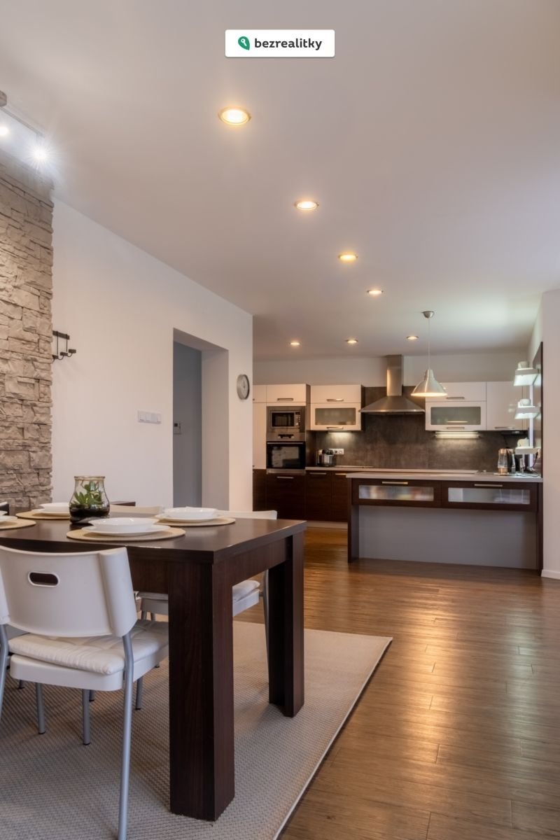 1762528246-eqeydseaic-fxt46048-hdr