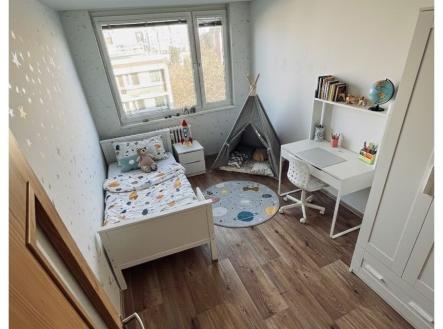 1763918754-qydliujklu-gemini-generated-image-opi636opi636opi6