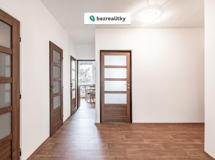 1763038866-tsvhhasfso-chodba-2