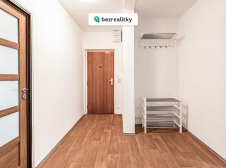 1763038866-lbwyqiclek-chodba-1