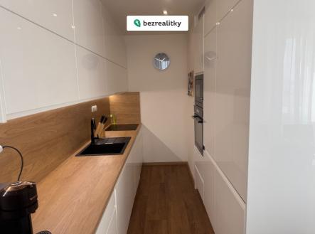 1763049658-hgfequgnzj-img-2191