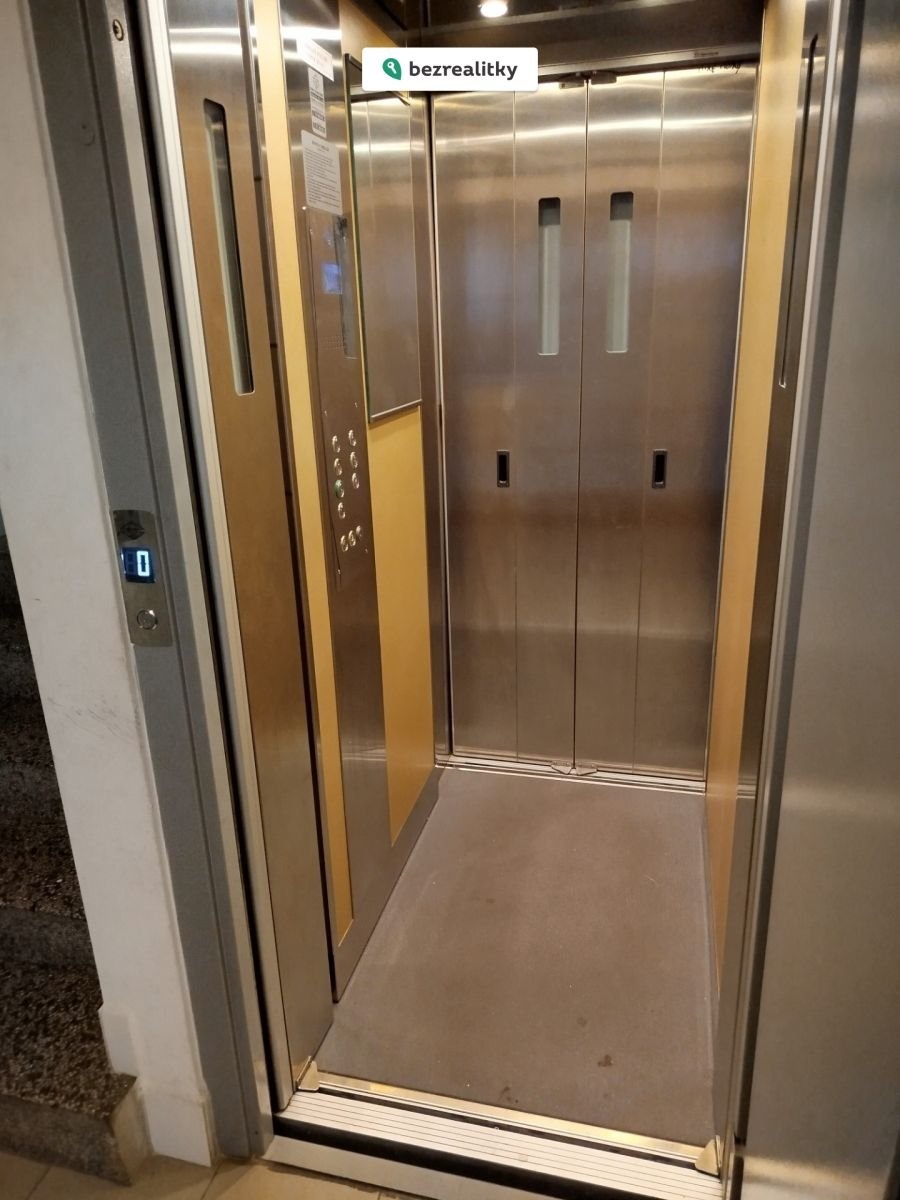 1763139337-rgtbrfxipo-img-20251013-180504