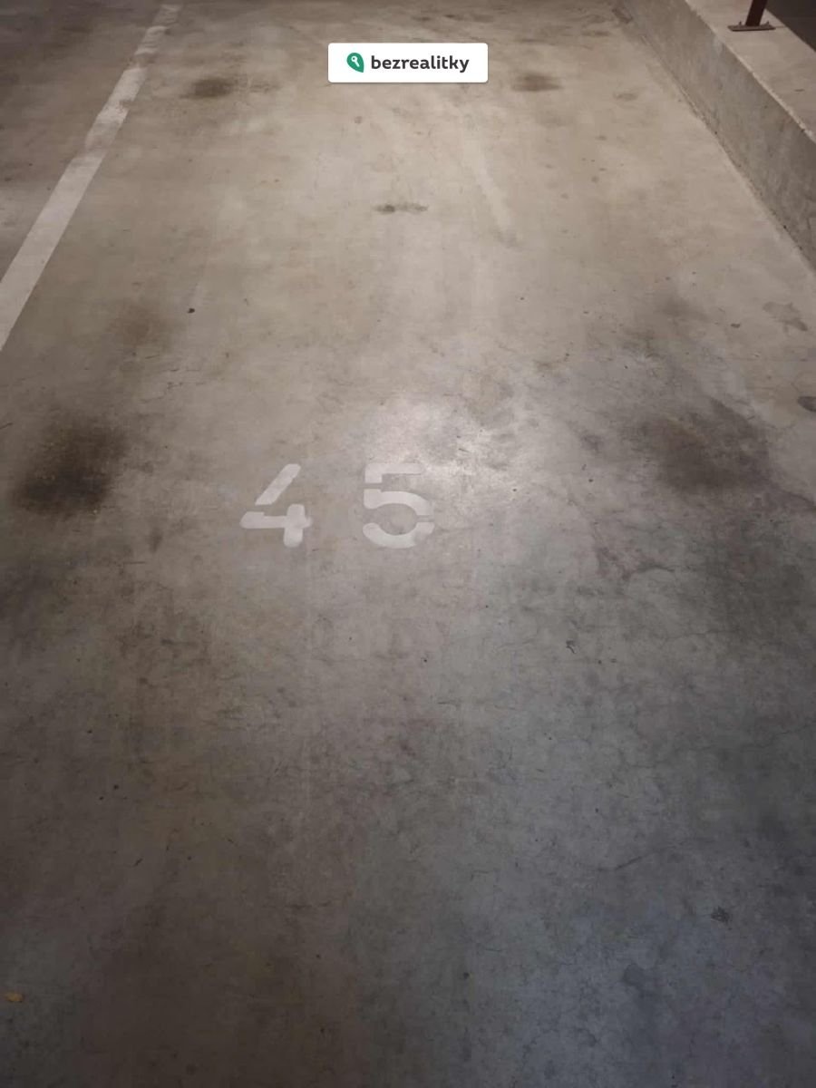 1763458048-grlgndcgre-parking-2