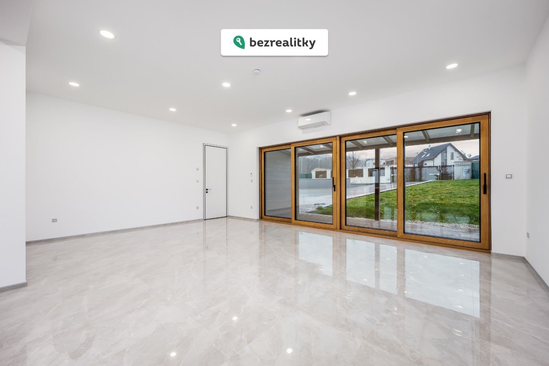 1764240805-zmbjgwrrge-picture-living-room-same-furniture-2825-29