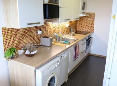 1764703531-htvvojamqp-05-praha4-byt-na-prodej-kuchyn