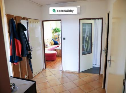 1764703531-wvermqmzzg-13-praha4-byt-na-prodej-chodba