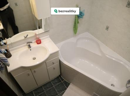 1764703531-iuvhkyrvxh-20-praha4-byt-na-prodej-koupelna