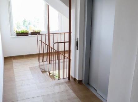 1764703531-pegpclsqev-21-praha4-byt-na-prodej-spolecne-prostory