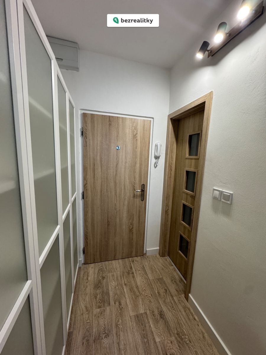 1764885518-pinnhrlyod-img-3347