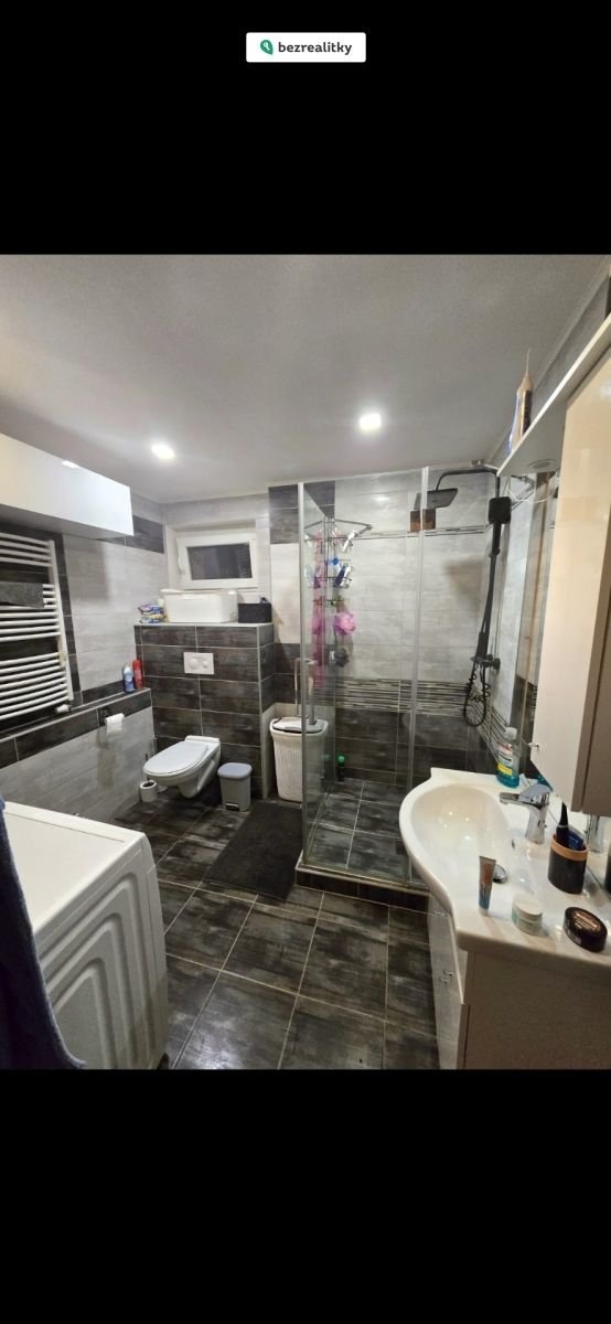 1765828693-cdtxkiaulk-1000025535