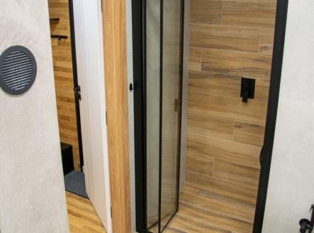 1767785416-mqjllacbao-karvina-08