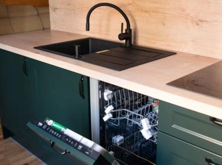 1767785587-qixmfwjlhl-karvina-36