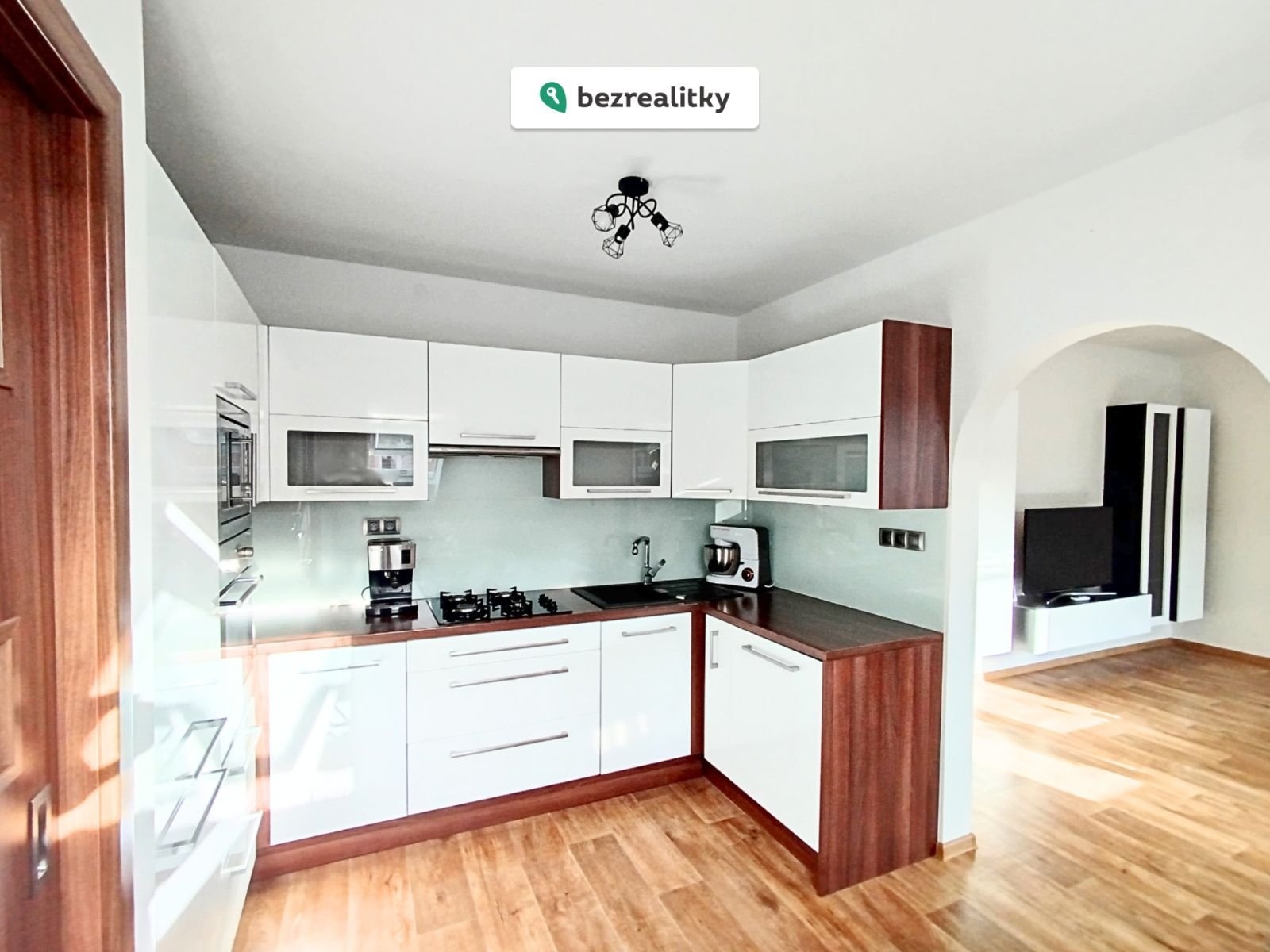 1768817692-sfhmxamomf-kuchy-c5-88-3-8-1